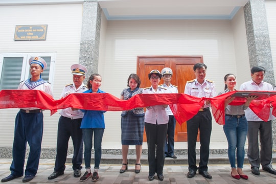 Trao tặng nhà tình nghĩa cho cựu đặc công Hải quân