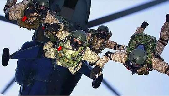 Lính Nga diễn tập đổ bộ gần nơi tổ chức hội nghị của Trump - Putin