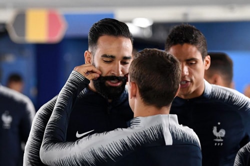 Hé lộ “bùa” may mắn của ĐT Pháp; Luka Modric của Croatia đối diện với án tù