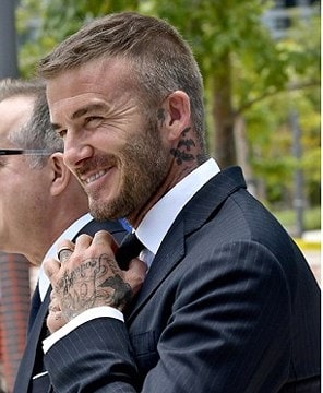 Vẻ điển trai và lịch lãm hút hồn của David Beckham ở tuổi tứ tuần