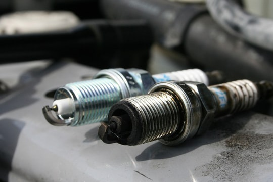 “Bắt bệnh” ô tô qua tình trạng của bugi