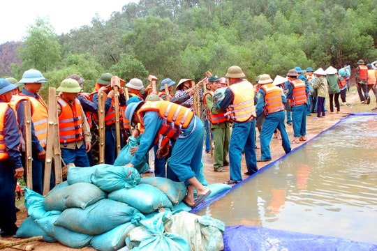 Gần 500 người diễn tập phòng chống bão lụt tìm kiếm cứu nạn ở Yên Thành