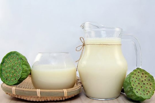 Tự làm sữa hạt sen tươi bổ dưỡng, giải nhiệt