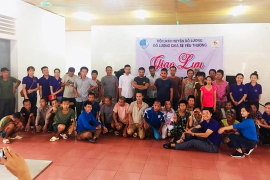 Trao 100 suất quà cho những hoàn cảnh khó khăn tại Trung tâm Bảo trợ xã hội