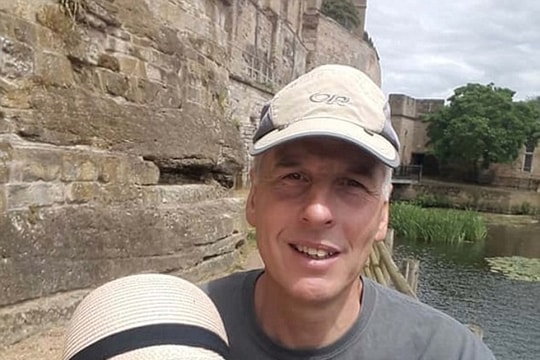 Chuyện tình cảm động giữa thợ lặn và nữ y tá cùng giải cứu đội bóng Thái Lan