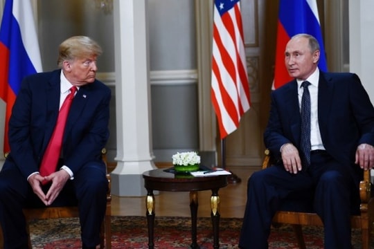 Giải cứu hàng trăm người di cư trên sa mạc; Mỹ trừng phạt công ty châu Âu làm ăn với Iran