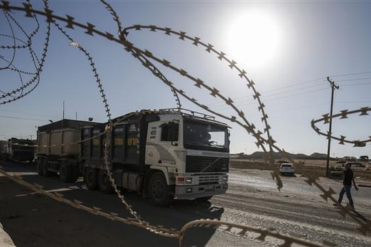 Putin thừa nhận muốn Trump đắc cử; Israel đóng cửa khẩu với Dải Gaza