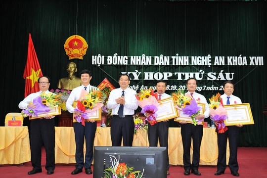 Trao Huân chương Lao động hạng Nhì cho 5 cá nhân