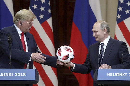 Trump và Putin tặng quà gì cho nhau tại cuộc gặp thượng đỉnh?
