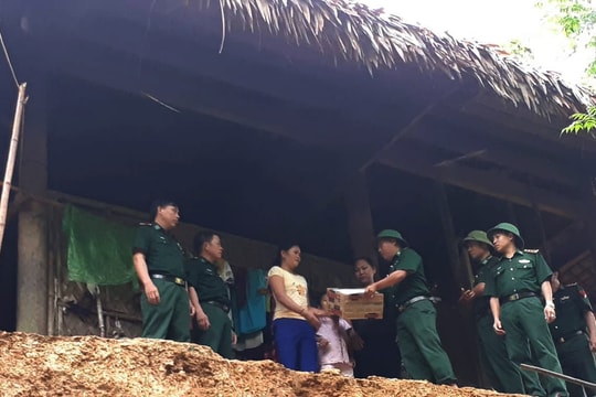 Hỗ trợ người dân di dời ra khỏi vùng nguy cơ sạt lở