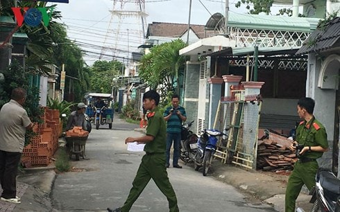 Đâm vợ rồi uống thuốc tự tử trong trường mầm non