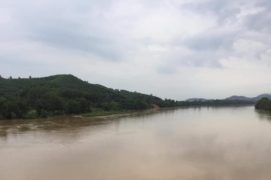 Vẫn chưa tìm thấy vợ chồng mất tích trên sông Lam