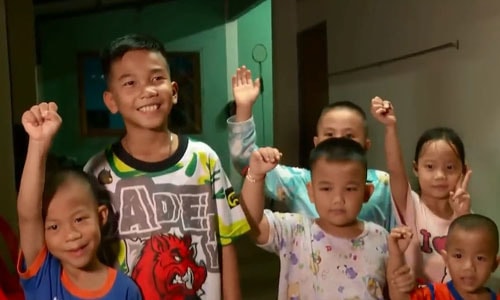 Ngày trở về trong vòng tay gia đình của các cầu thủ nhí Thái Lan