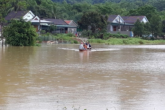 Nhiều hộ dân thuộc cụm dân cư khối 4, thị trấn Con Cuông bị cô lập