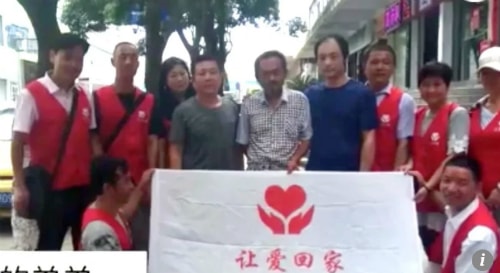 Người ăn xin vô tình được tìm về với gia đình nhờ biết tiếng Anh                  