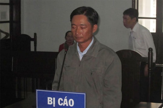 Gọi cửa không được, đâm vợ và chị vợ