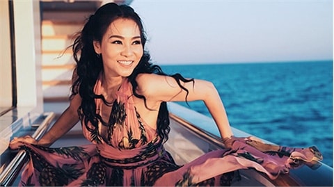 Thu Minh khoe ảnh gợi cảm ở tuổi 40