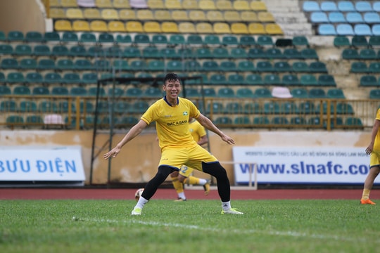 Quế Ngọc Hải nhận quà đặc biệt từ dàn sao U23 VN