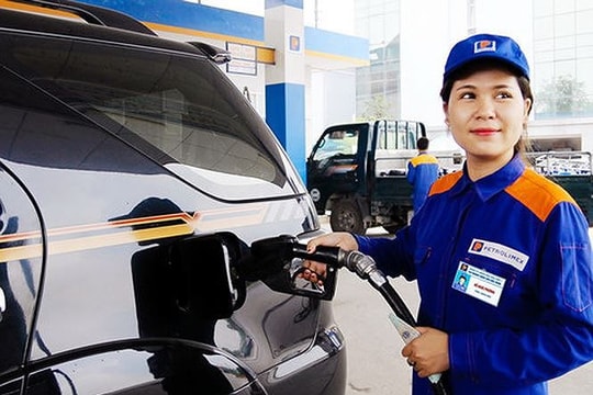 Giữ giá xăng, dầu diesel giảm 213 đồng mỗi lít