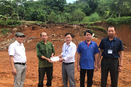 Quế Phong hỗ trợ 60 triệu đồng cho nhà bị sập trong cơn bão số 3