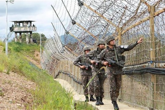 Hàn Quốc rút bớt quân khỏi biên giới liên Triều; Vỡ đập thủy điện tại Lào