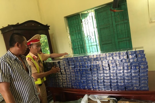 Thu giữ  gần 2.000 gói thuốc lá lậu vận chuyển trên xe khách