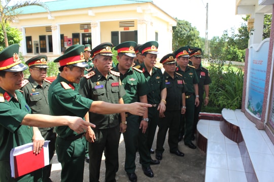 Cục Tác chiến Quân đội nhân dân Lào thăm và làm việc tại Sư đoàn 324