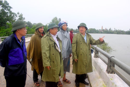 Nhanh chóng ổn định cuộc sống người dân, khôi phục sản xuất sau mưa lũ 