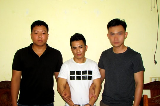 Bắt đối tượng mua bán trái phép chất ma túy luôn mang theo vũ khí