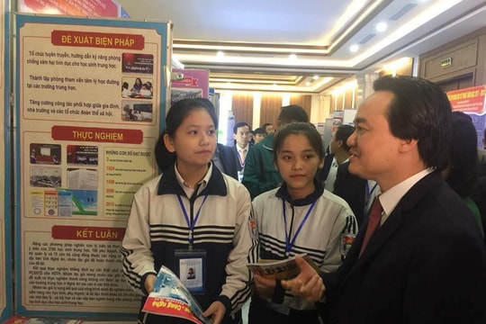 Hai nữ sinh xứ Nghệ đam mê khoa học được đặc cách vào ĐH Kinh tế Quốc dân