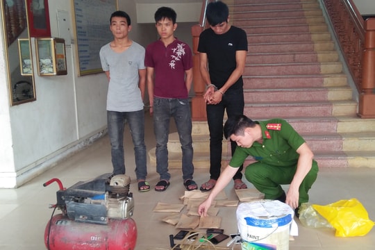 Mánh khóe sản xuất, lừa bán bạc giả của 3 thanh niên 