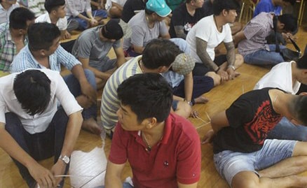 Cảnh sát bao vây sòng bạc tiền tỷ trong nhà hàng tiệc cưới