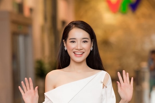 Nhã Phương tái xuất dịu dàng, đằm thắm sau ồn ào tình cảm