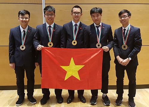 Việt Nam giành hai huy chương vàng Olympic Vật lý quốc tế