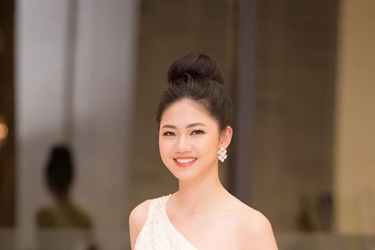 Á hậu Thanh Tú không thi Hoa hậu Quốc tế để tập trung làm ở VTV, VOV