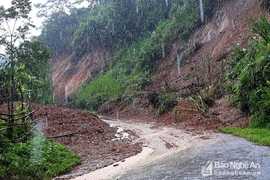 Thời tiết Miền Trung: Nơi nắng nóng, nơi tiếp tục mưa rào và dông