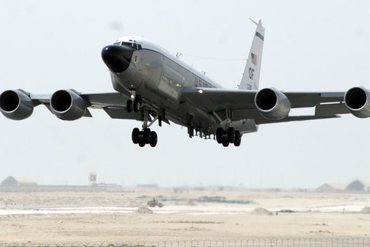 Máy bay trinh sát của Mỹ xuất hiện gần bờ biển Crưm