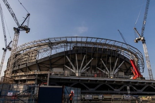 Sân White Hart Lane: Mùa hè yên ắng