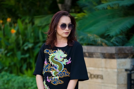 Hoa hậu Ngọc Khánh đẹp quý phái ở tuổi 42