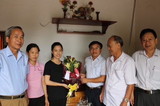 Huyện Đô Lương chúc mừng học sinh đạt điểm cao tại kỳ thi THPT Quốc gia