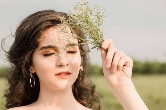 Nữ sinh 13 tuổi mang hai dòng máu Nga - Việt xinh đẹp như búp bê gây chú ý