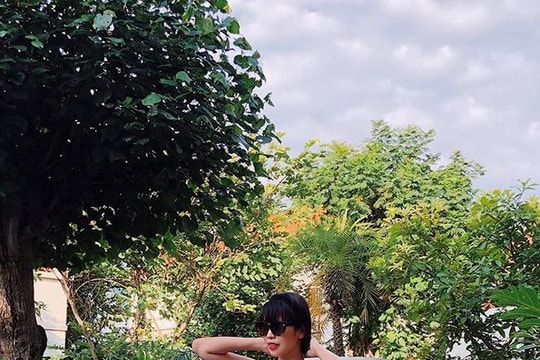 Hà Anh diện bikini khoe dáng chỉ sau 1 tháng sinh con