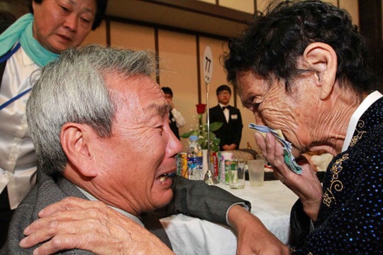 Bắt 6 người liên quan vụ ám sát Tổng thống Venezuala; Singapore thử nghiệm quét mống mắt 