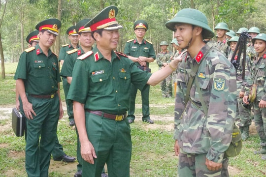 Tư lệnh Quân khu 4 kiểm tra tại Sư đoàn 324