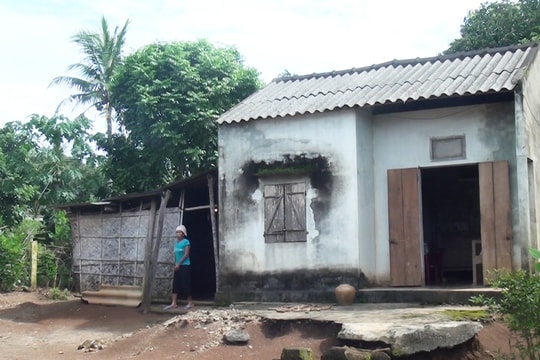 Hoàn cảnh éo le của người phụ nữ nuôi con gái ngây dại, cháu nhỏ bệnh tật