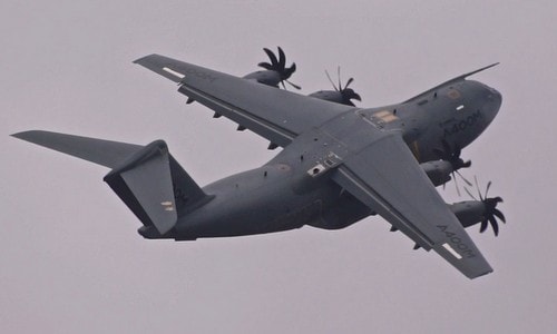 Màn nhào lộn như tiêm kích của vận tải cơ 76 tấn Anh