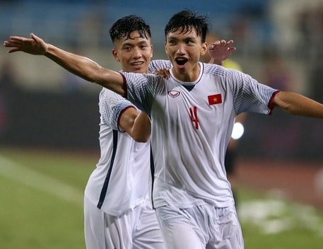 BẤT NGỜ: Mesut Ozil yêu thích siêu phẩm của Đoàn Văn Hậu 