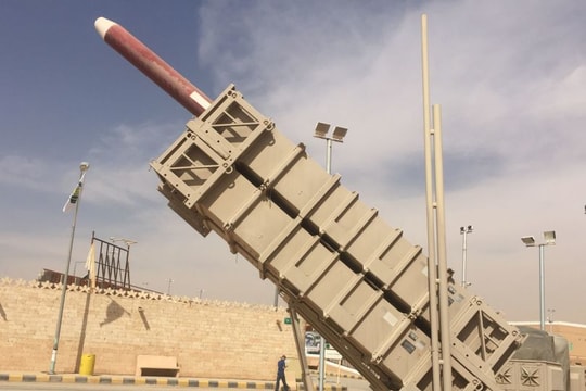 Lực lượng phòng không Saudi đánh chặn tên lửa của phiến quân Husit