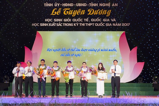 Nghệ An sẽ tuyên dương hơn 100 học sinh đạt giải cao năm học 2017 - 2018