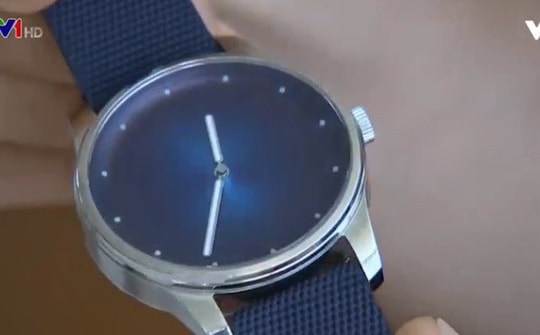 Thiết kế đồng hồ từ rác thải nhựa